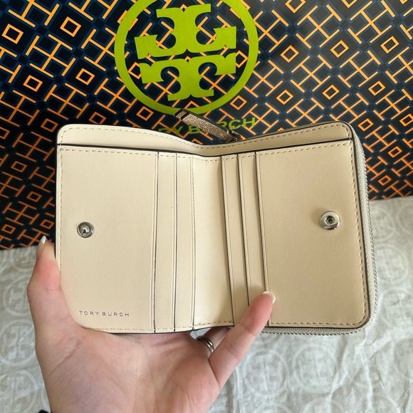 Tory Burch Emerson Metallic Mini Wallet White Gold Silver - Picture 4 of 7